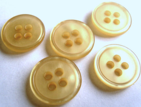 B15640 15mm Pale Honey Tinted Pearlised Poyester 4 Hole Button