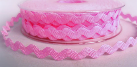 RIC134 9mm Bright Pink Ric Rac Briad