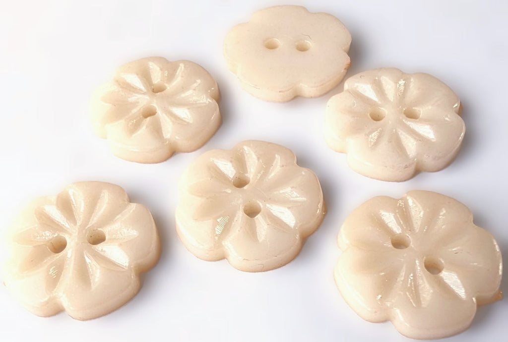 B10405 15mm Cream High Gloss Flower Shaped 2 Hole Button – Ribbonmoon