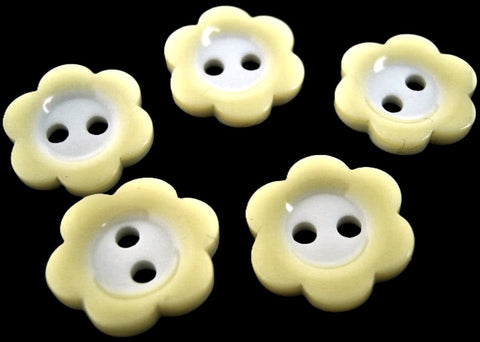 B14783 15mm Primrose Cream and White Gloss Daisy Shape 2 Hole Button