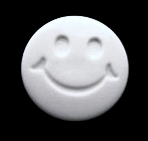 B15531 15mm White Smiley Face Design Novelty Childrens Shank Button