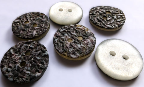 B2027 18mm Textured Stone Effect 2 Hole Button-Pearlised Reverse