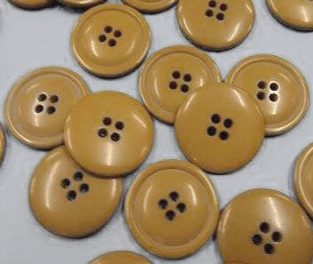 B3213 23mm Fawn Beige Gloss 4 Hole Button