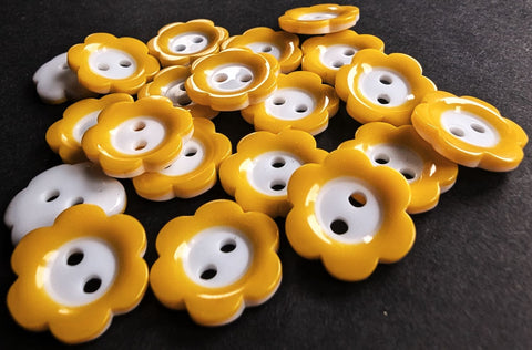 B6935 11mm Yellow and White Flower Shape Two Hole Button