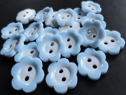 B7755 20mm Pale Blue and White Gloss Daisy Shape 2 Hole Button