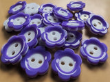 B8349 15mm Violet-White Gloss Daisy Shape 2 Hole Button