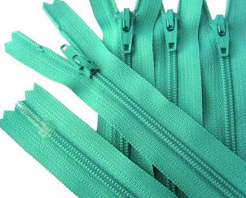 Z0292 YKK 56cm Bright Turquoise Nylon No.3 Closed End Zip