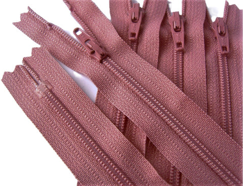 Z4368 YKK 36cm Dusky Pink Nylon No.3 Closed End Zip