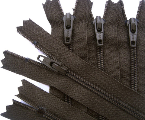 Z4539 YKK 10cm Taupe Nylon No.3 Closed End Zip