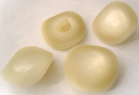 B3099 23mm Tonal Ivory Creams Bone Sheen Shank Button