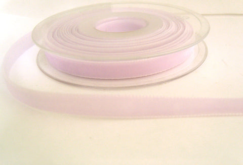 R8582 9mm Pale Lilac (Lilas Clair) Nylon Velvet Ribbon by Berisfords