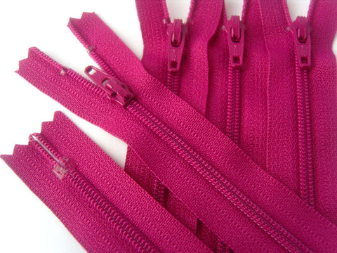 Z4568 YKK 41cm Cyclamen Pink Nylon No.3 Closed End Zip