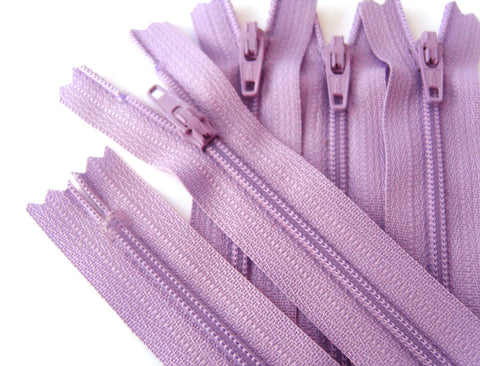 Z4710 YKK 46cm Deep Lilac Nylon No.3 Closed End Zip