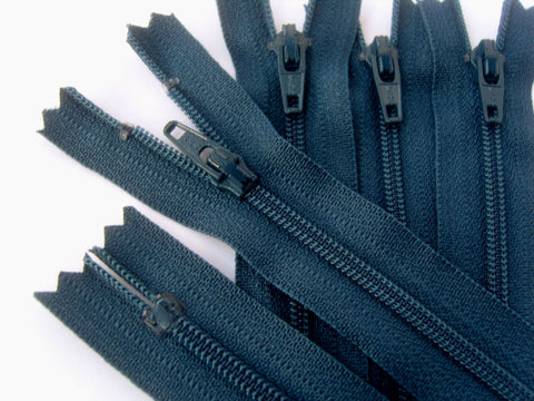 Z4644 YKK 10cm Light Navy Nylon No.3 Closed End Zip