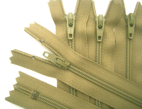 Z4351 YKK 46cm Khaki Beige Nylon No.3 Closed End Zip