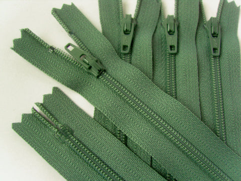 Z4185 YKK 10cm Mistletoe Green Nylon No.3 Closed End Zip